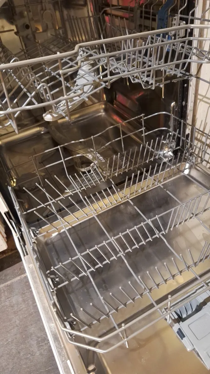 Dishwasher - Image 2