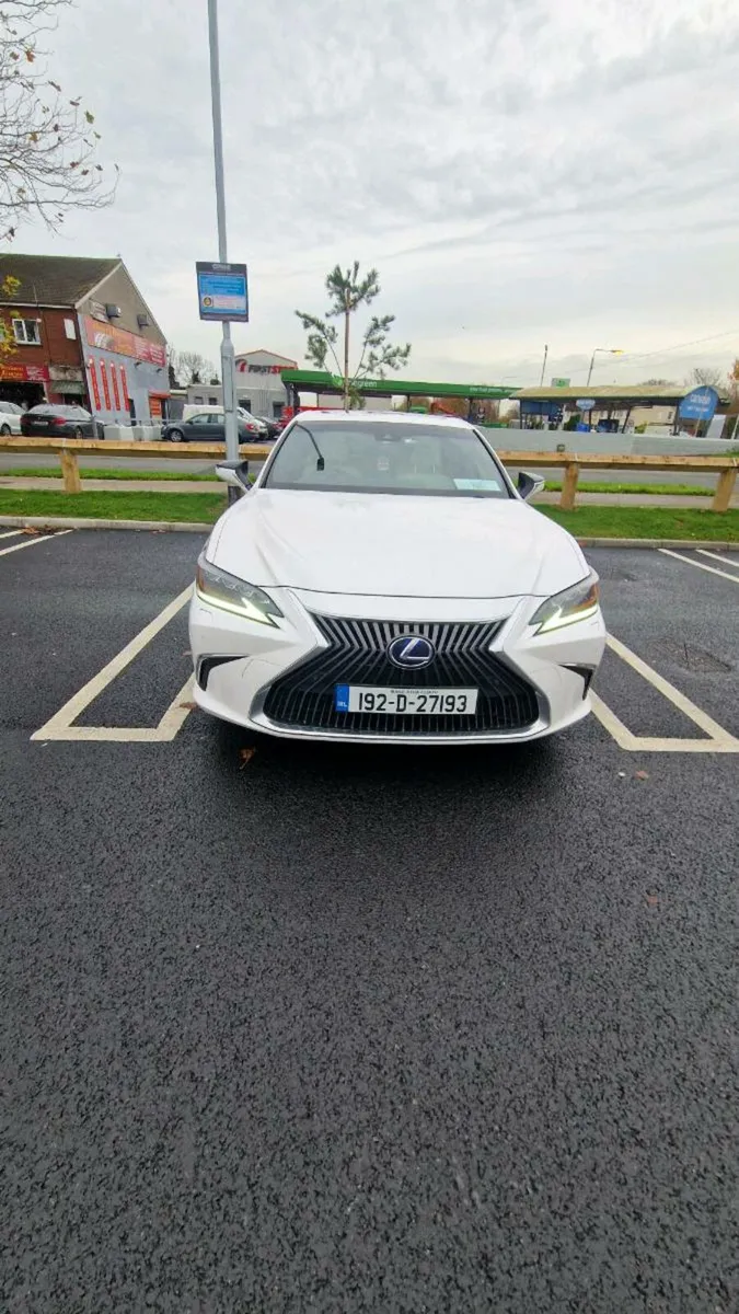 2019 LEXUS ES300H - Image 1