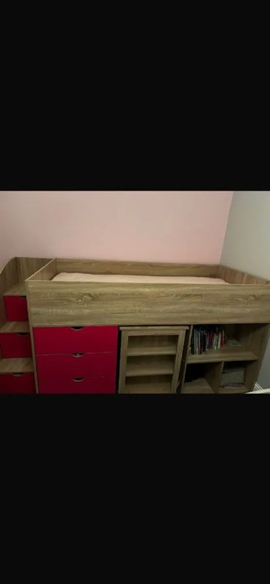 kids bed - Image 1