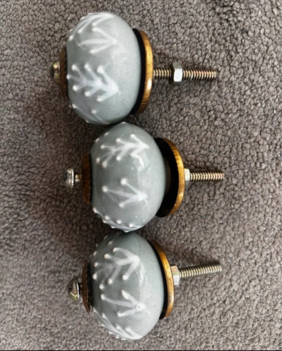 Ceramic knobs