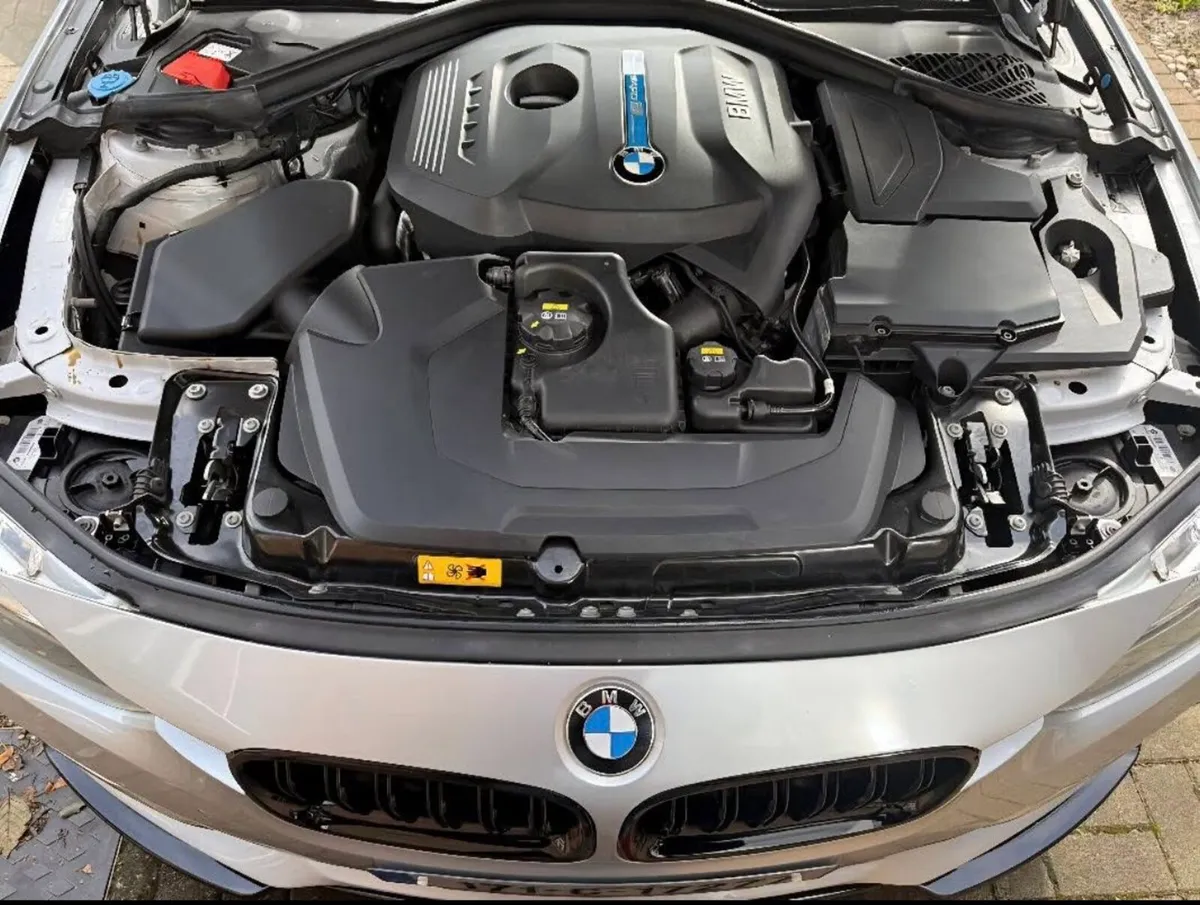 BMW 330 e drive - Image 4