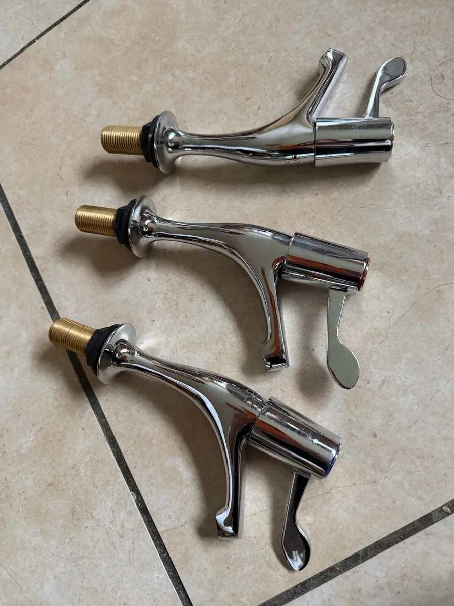 Bathroom taps - Image 1