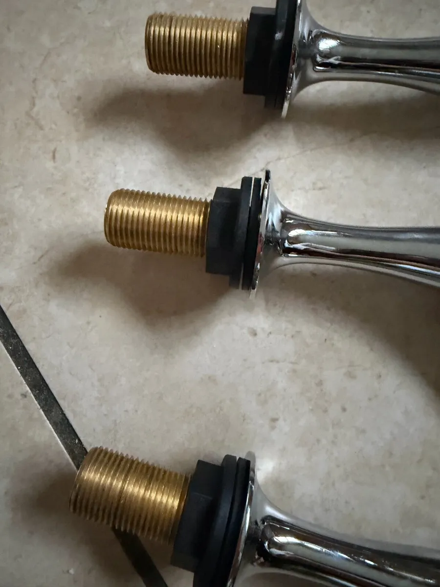 Bathroom taps - Image 4