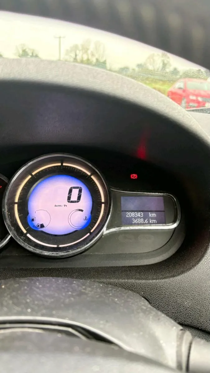 Renault Fluence New NCT 11/27 - Image 2