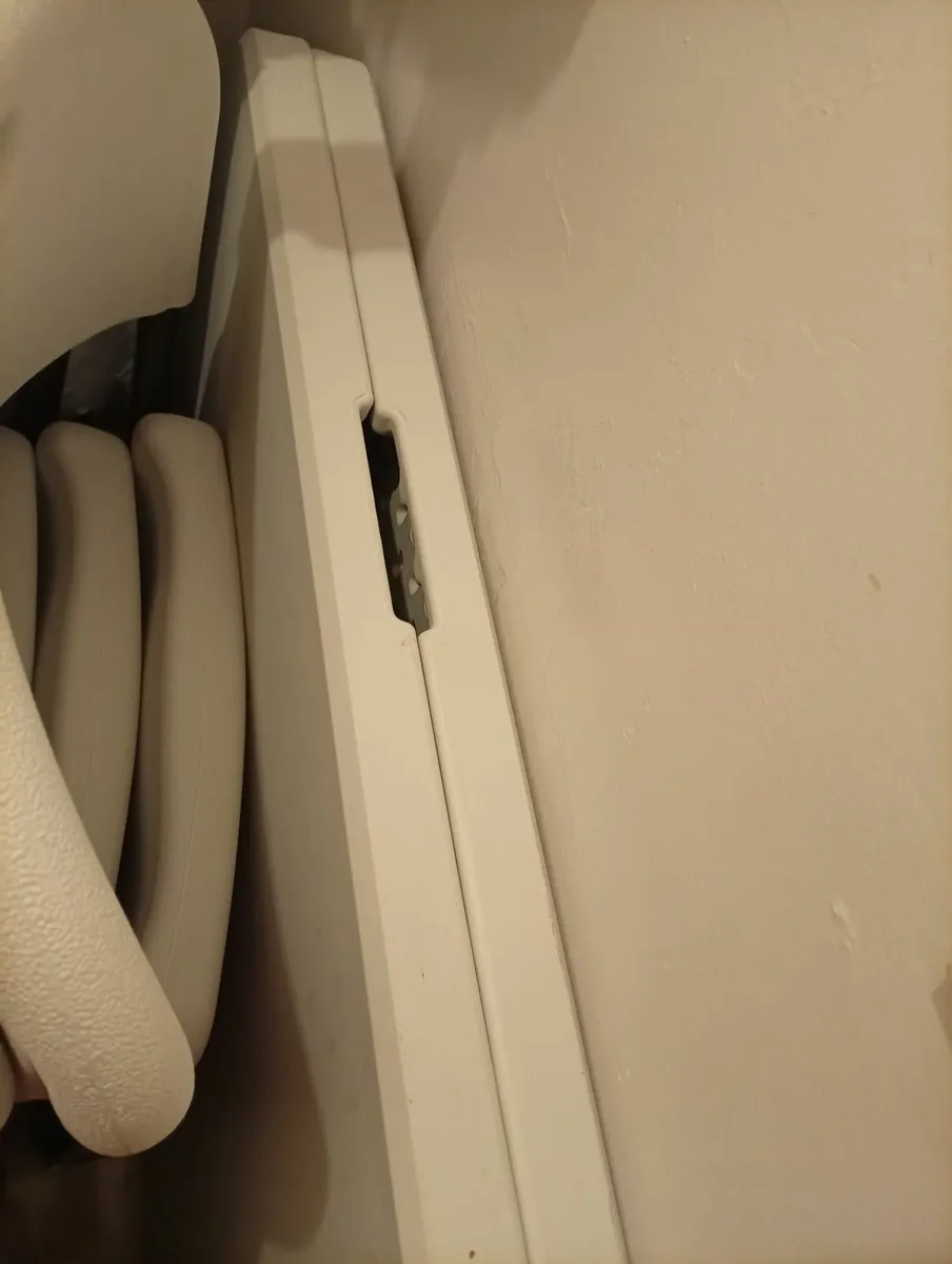 Table and 4 chairs - Image 2