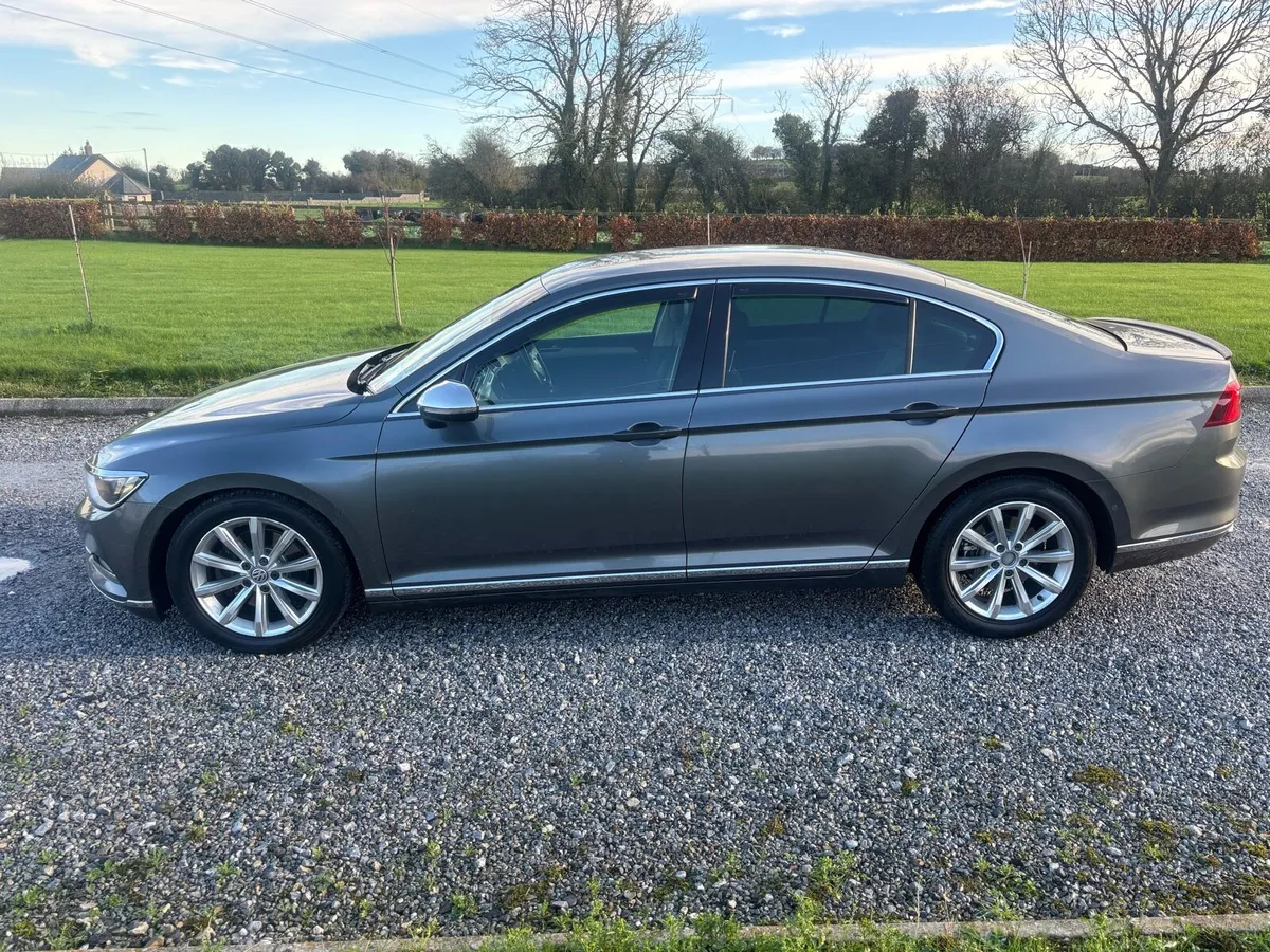 Volkswagen Passat - Image 4