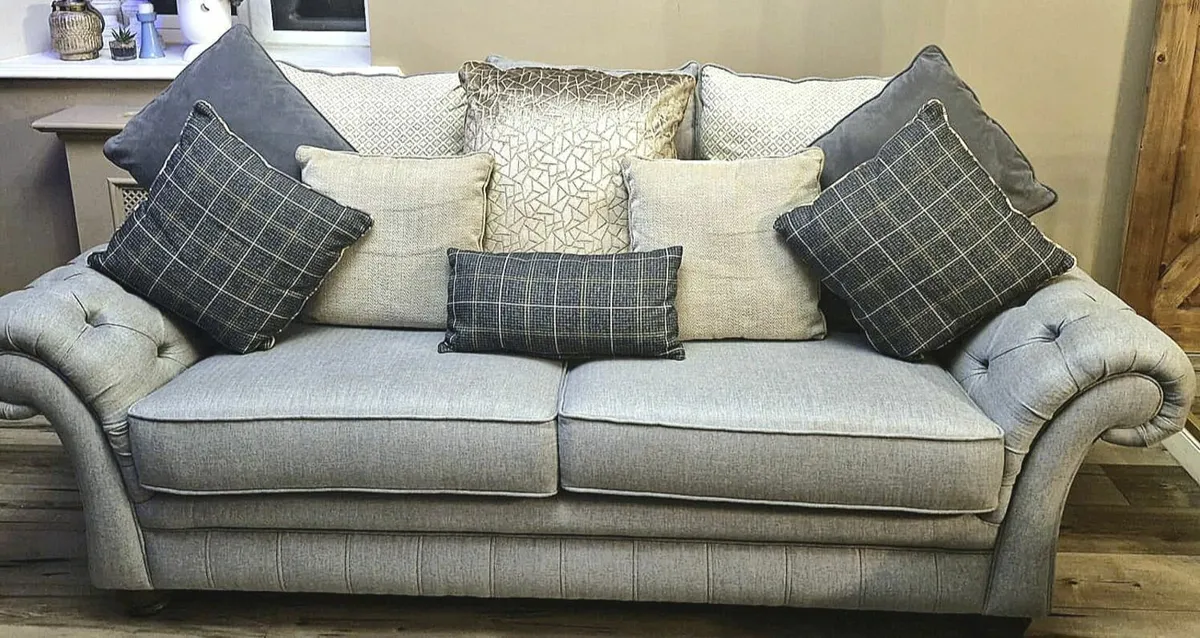 3+2 seater sofas - Image 2