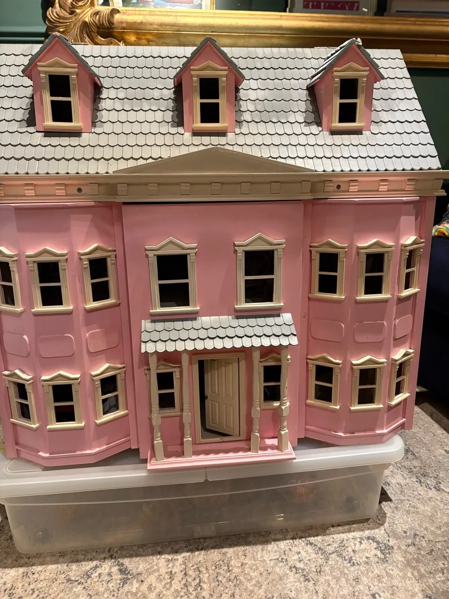 Vintage style dolls house - Image 1