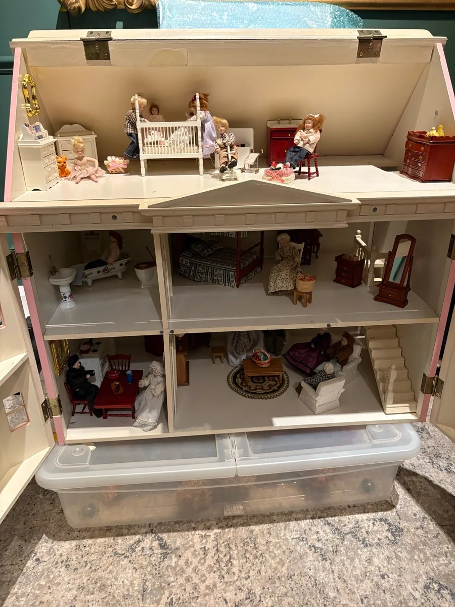 Vintage style dolls house - Image 3