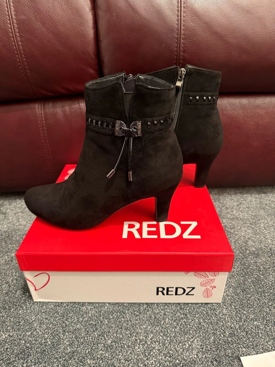 Black boots - Image 1