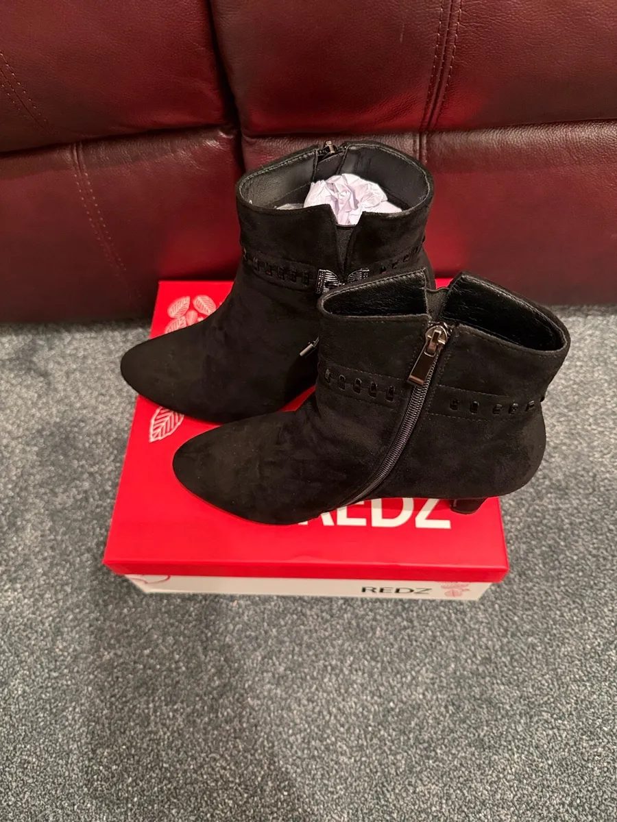 Black boots - Image 2