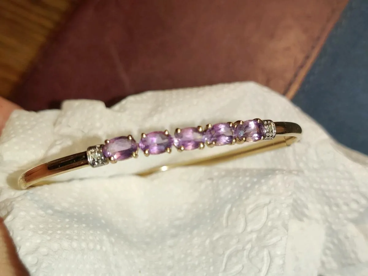 DIAMOND & AMETHYST, 9CT Gold New Dress Bangle ! - Image 3