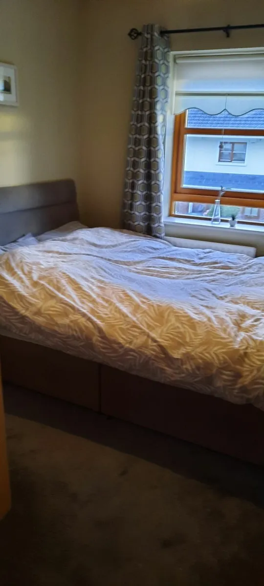 Bed and mattress - Image 2