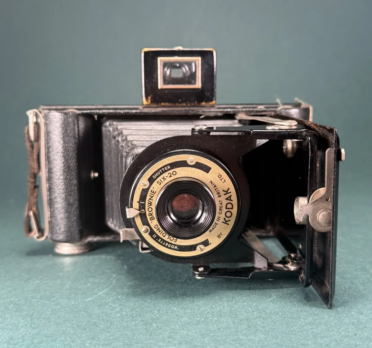 KODAK BROWNIE FOLDING CAMERA FILM SIX-20 - Image 2