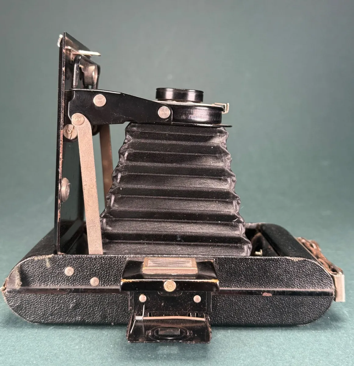 KODAK BROWNIE FOLDING CAMERA FILM SIX-20 - Image 4