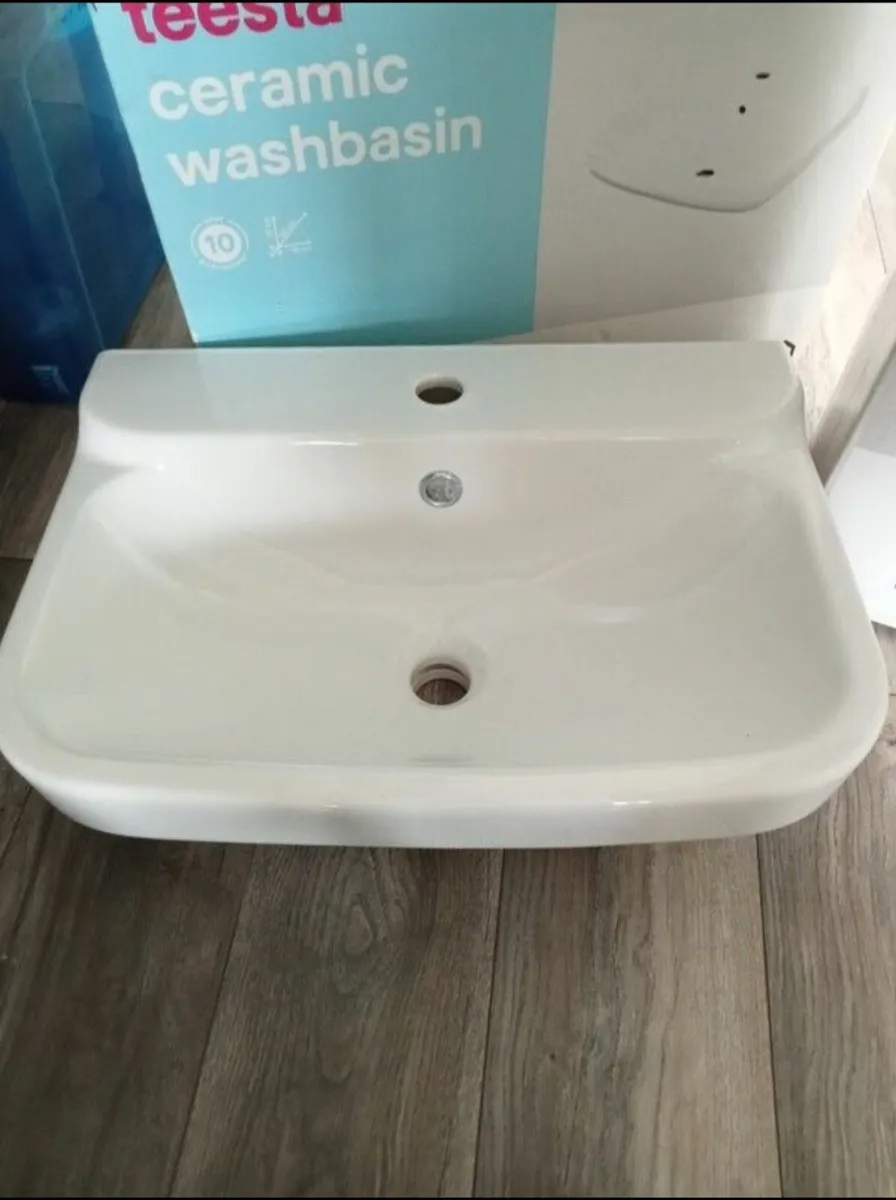 Sink and pedestal - Image 1