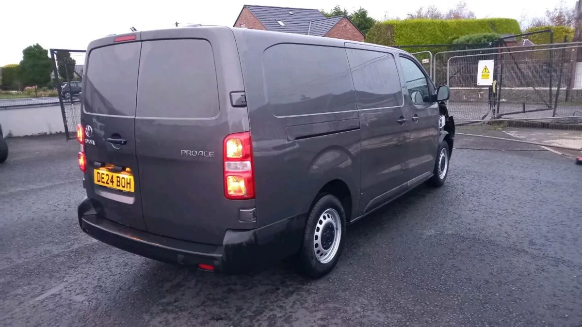 2024 Toyota Proace Lwb 2.0hdi , light damage - Image 2