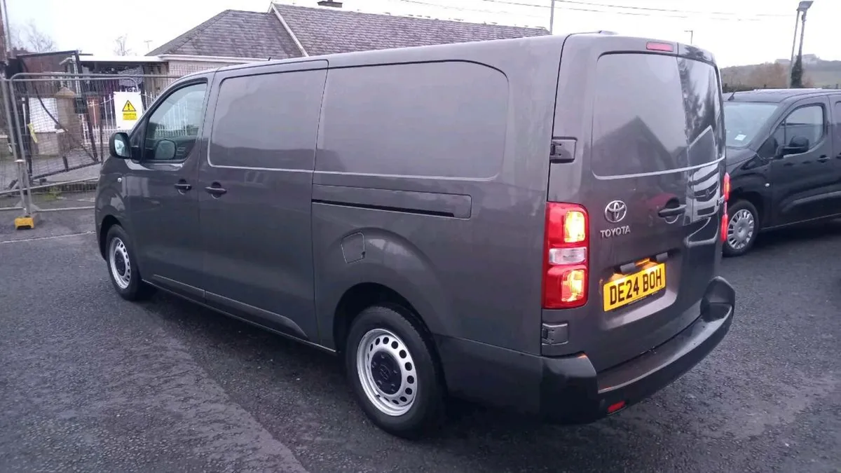2024 Toyota Proace Lwb 2.0hdi , light damage - Image 4
