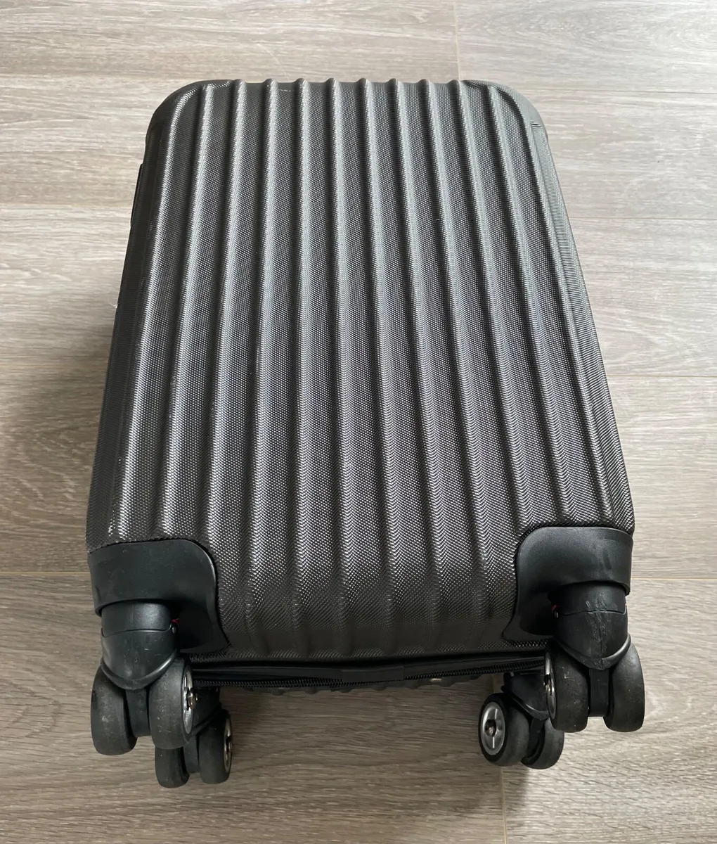 Small Cabin Suitcase - Image 3