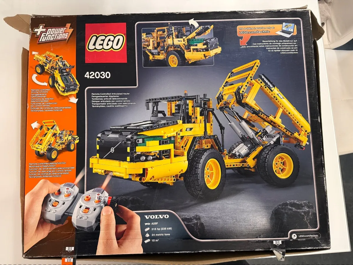 Lego technic wheel loader  Volvo 42030 - Image 3