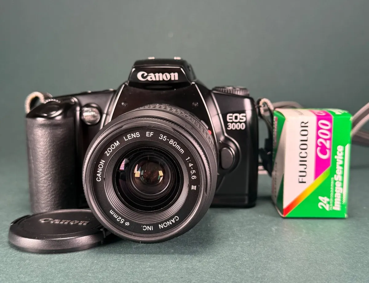 Canon EOS 3000 Canon EF 35-80mm 1:4-5.6 III lens - Image 1