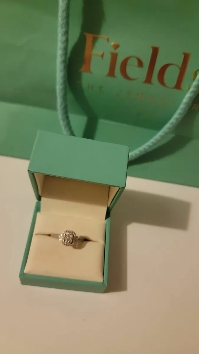 Engagement ring - Image 2