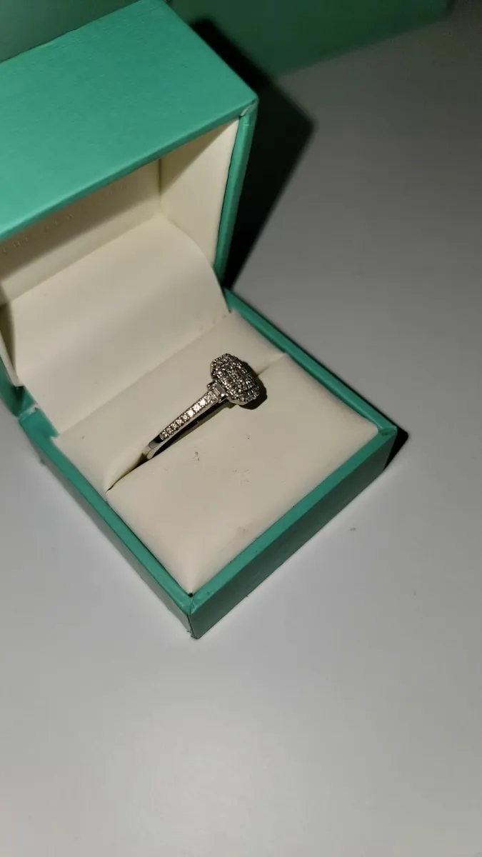 Engagement ring - Image 3