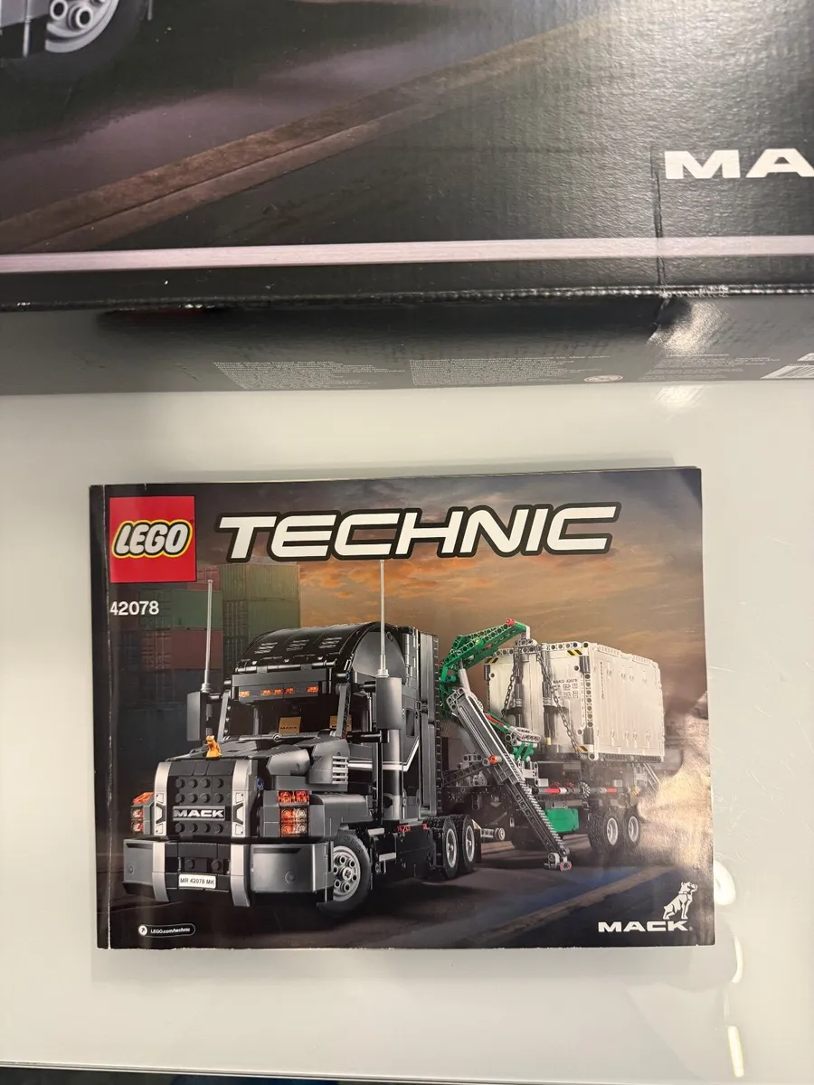 Lego truck Muck technic 42078 - Image 2