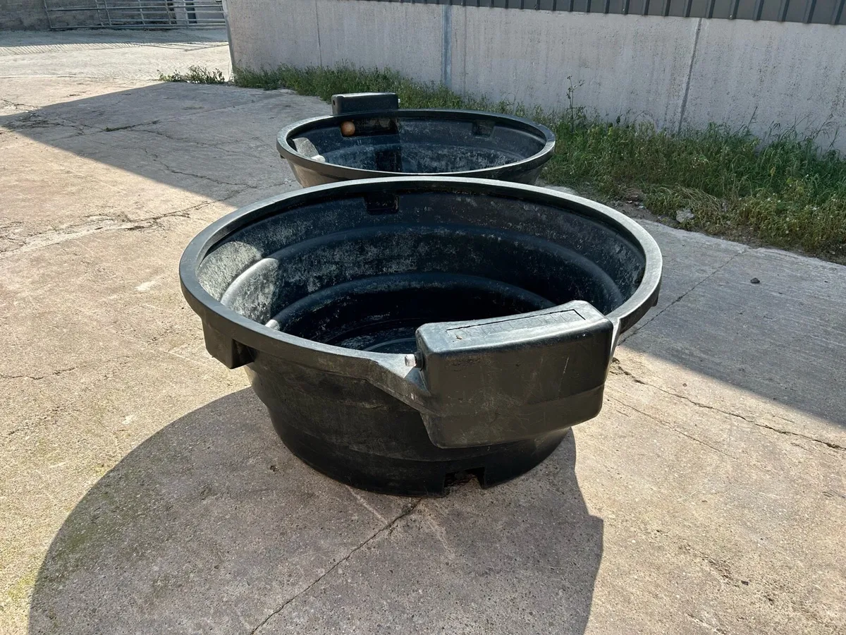 water troughs & 2chain saws - Image 1