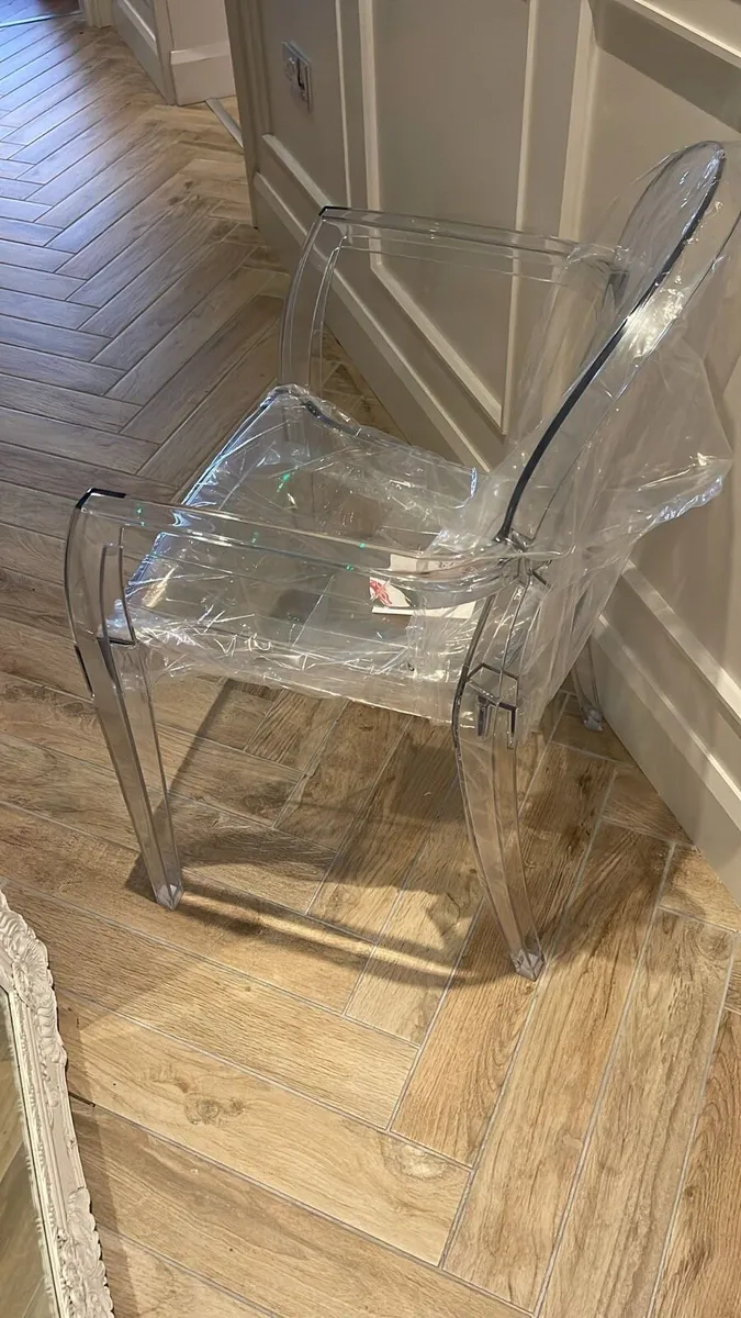 Ghost chairs - Image 3