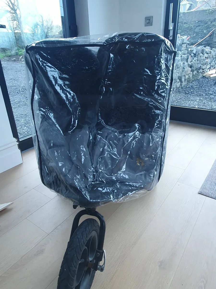 Out and about double buggy - Image 2