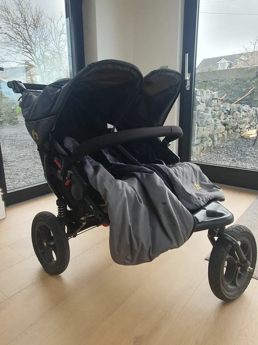 Out and about double buggy - Image 1