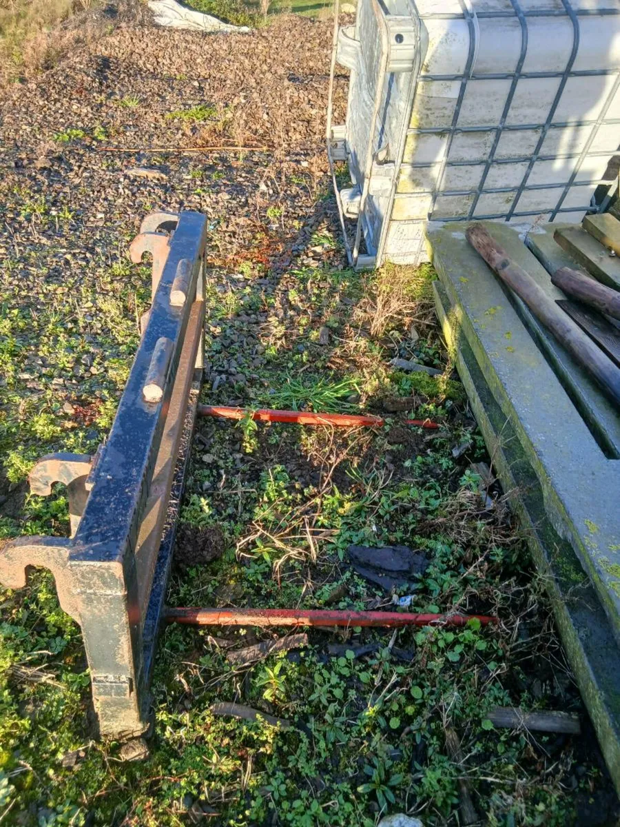 BALE SPIKE - Image 2