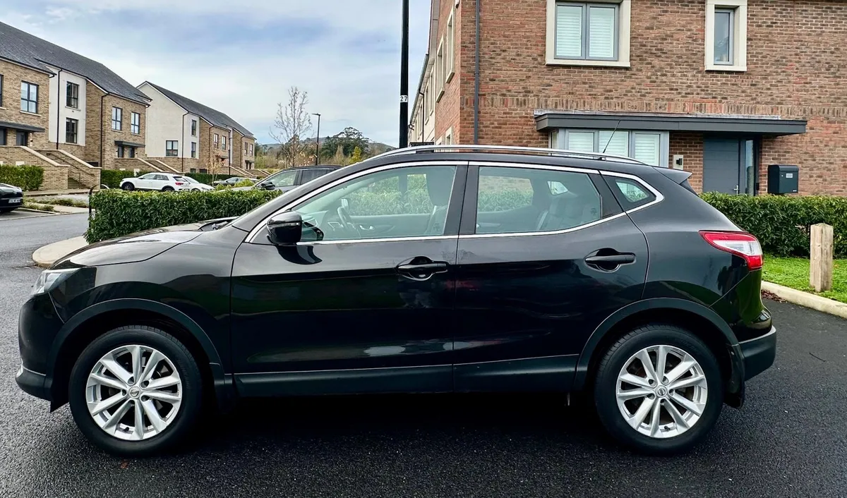 2017 (171) Nissan Qashqai 1.2 PETROL SV PANORAMIC - Image 4