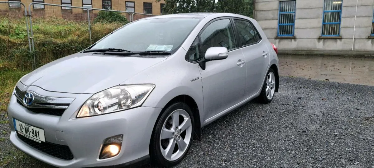 Toyota Auris Hybrid 2012 - Image 2