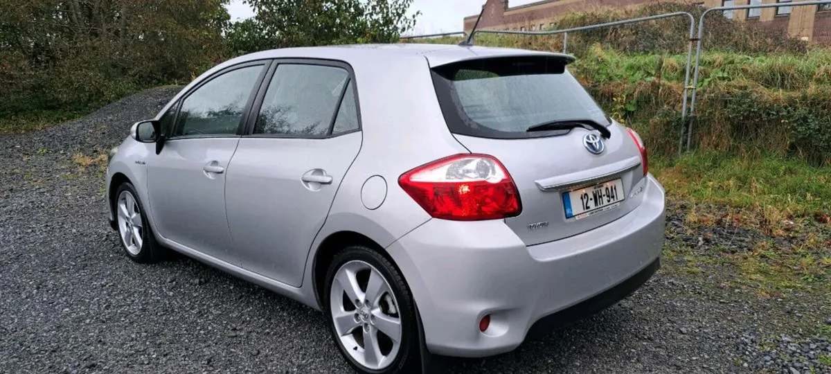 Toyota Auris Hybrid 2012 - Image 3