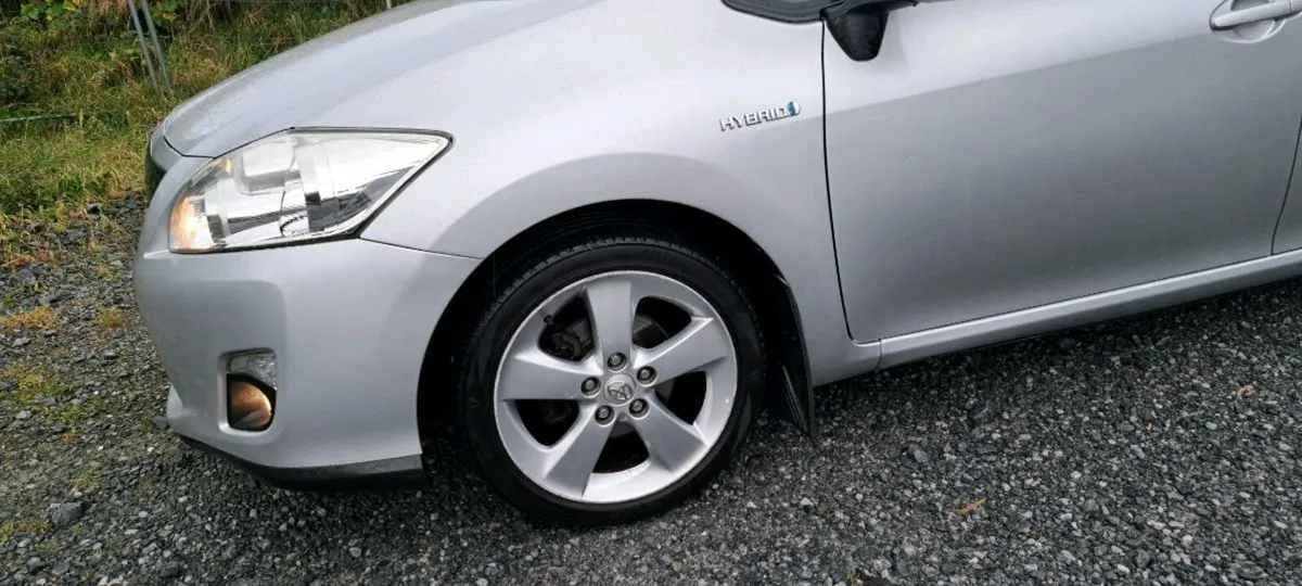 Toyota Auris Hybrid 2012 - Image 4