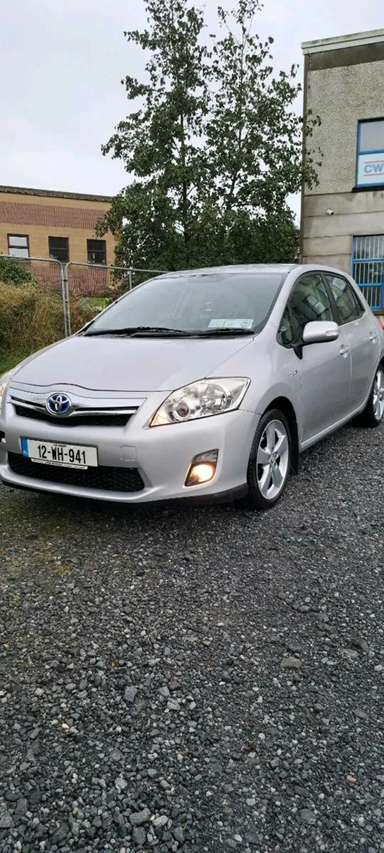 Toyota Auris Hybrid 2012 - Image 1