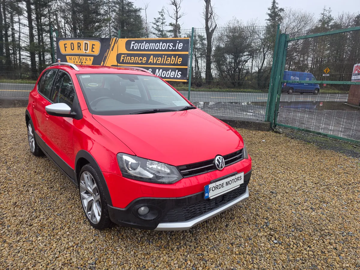 Volkswagen  Cross Polo 2015 Automatic - Image 1