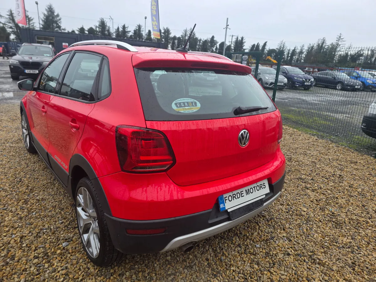 Volkswagen  Cross Polo 2015 Automatic - Image 3