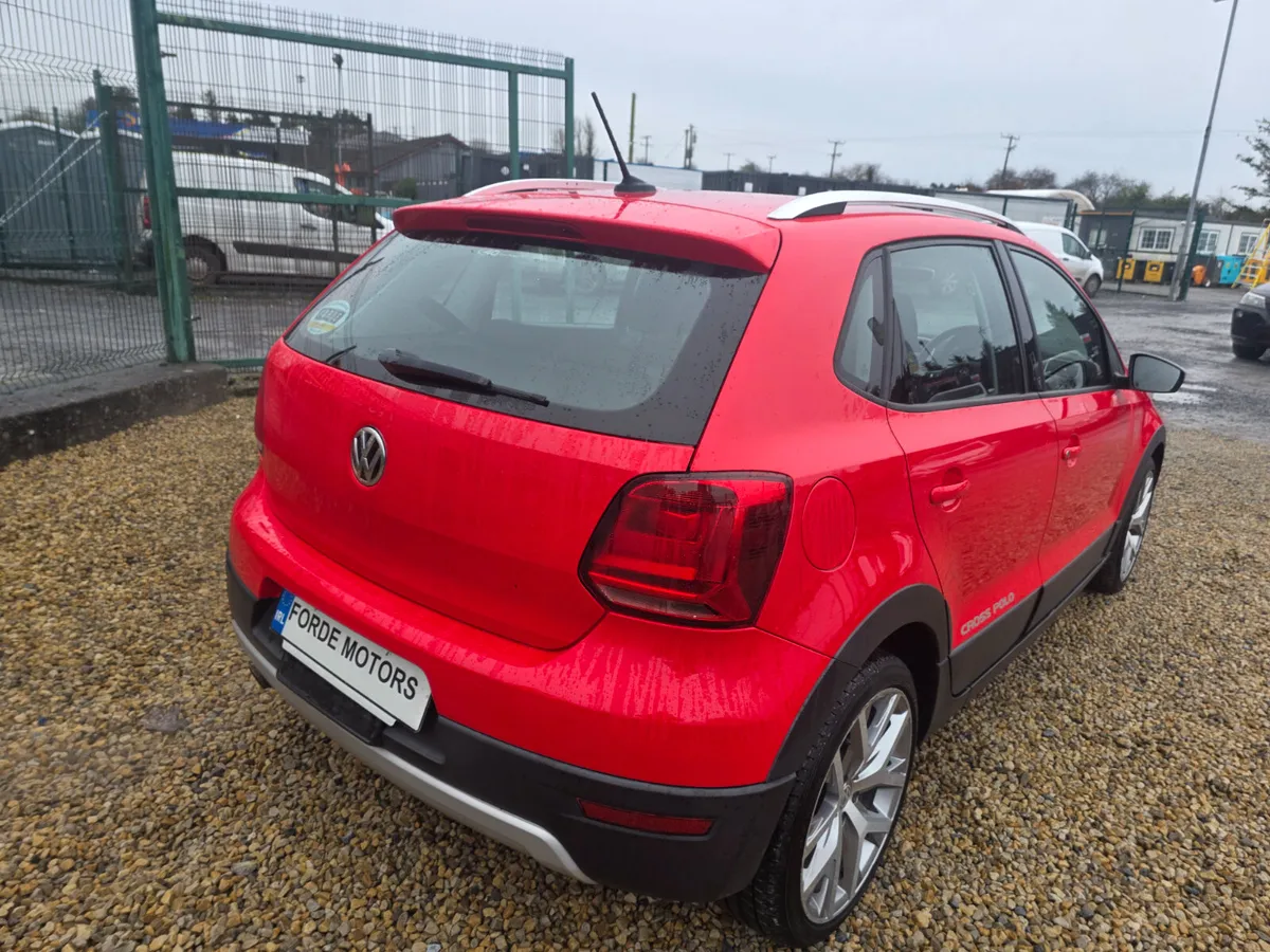 Volkswagen  Cross Polo 2015 Automatic - Image 4