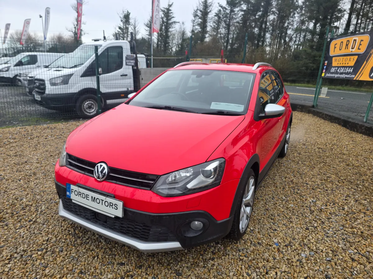 Volkswagen  Cross Polo 2015 Automatic - Image 2