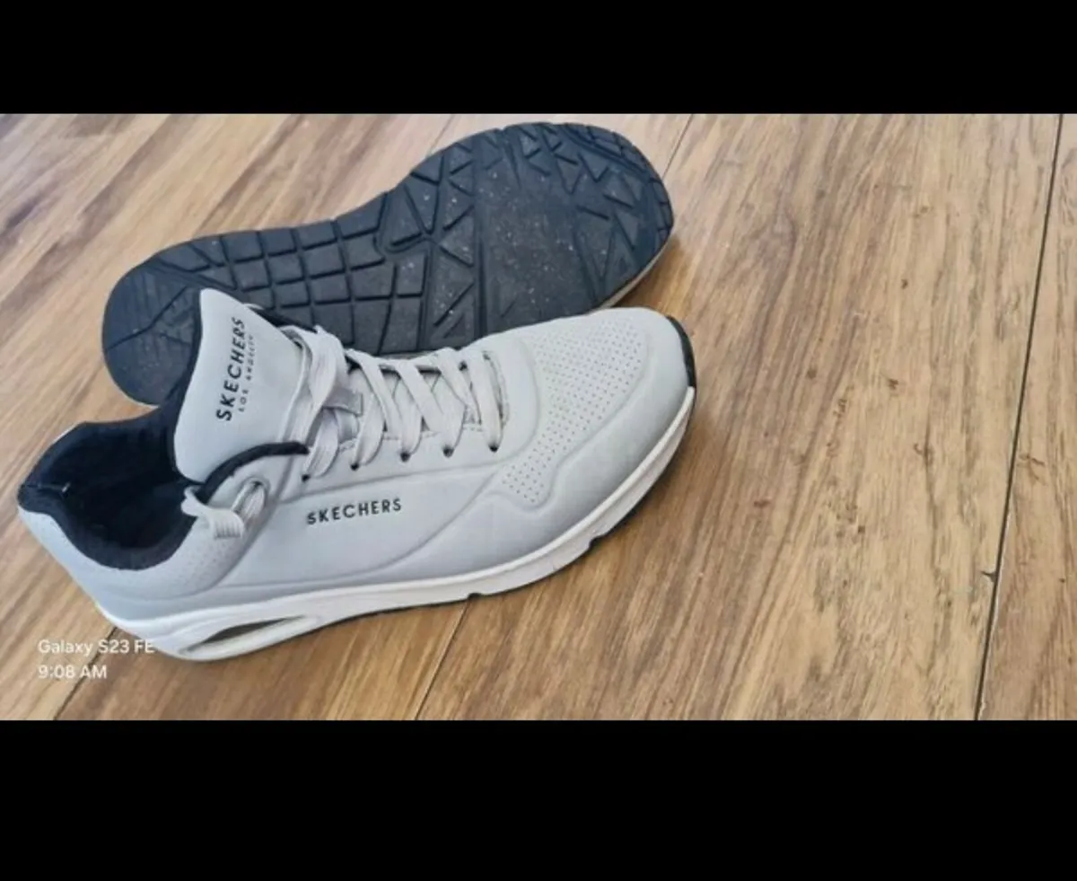 Uno, stand on Air! Sketchers size 8 - Image 4