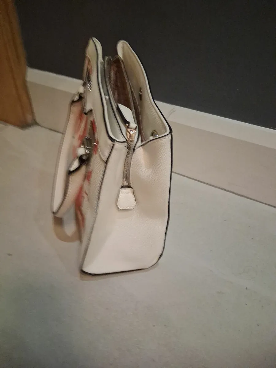 Genuine guess bag - Image 4