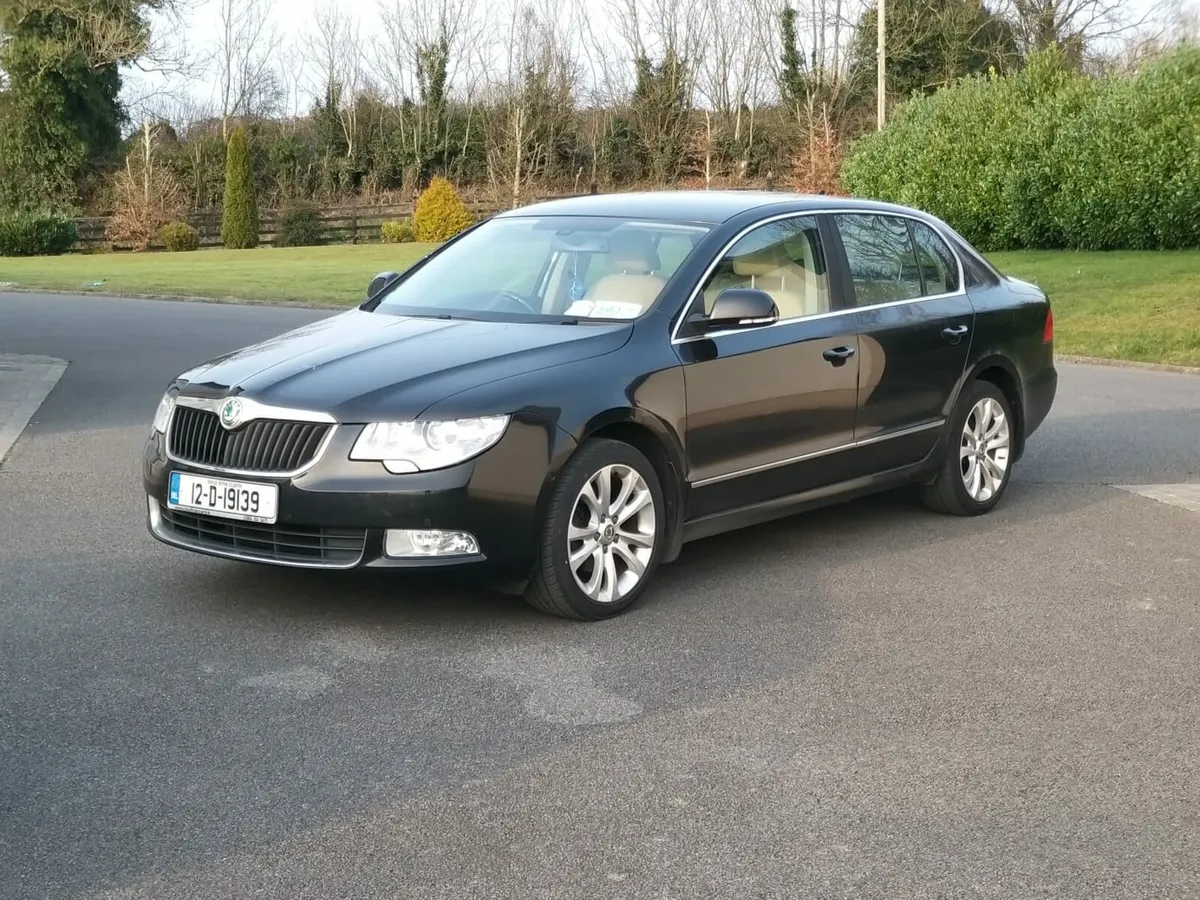 Skoda superb 2012 black - Image 1