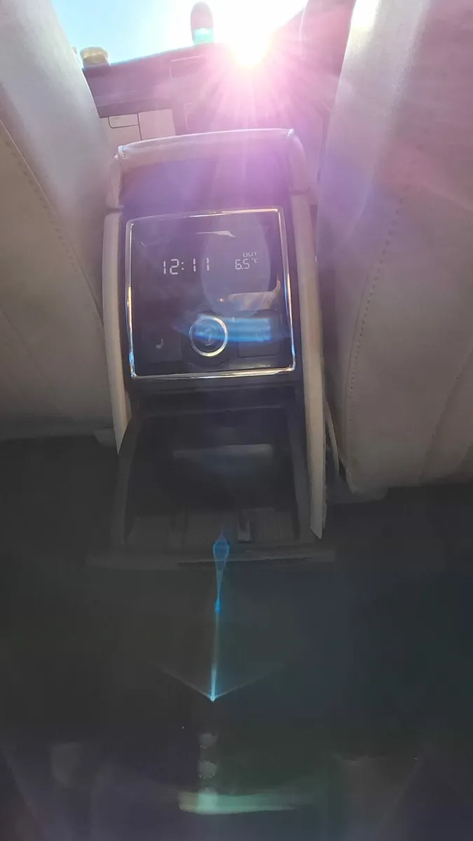 Skoda superb 2012 black - Image 4