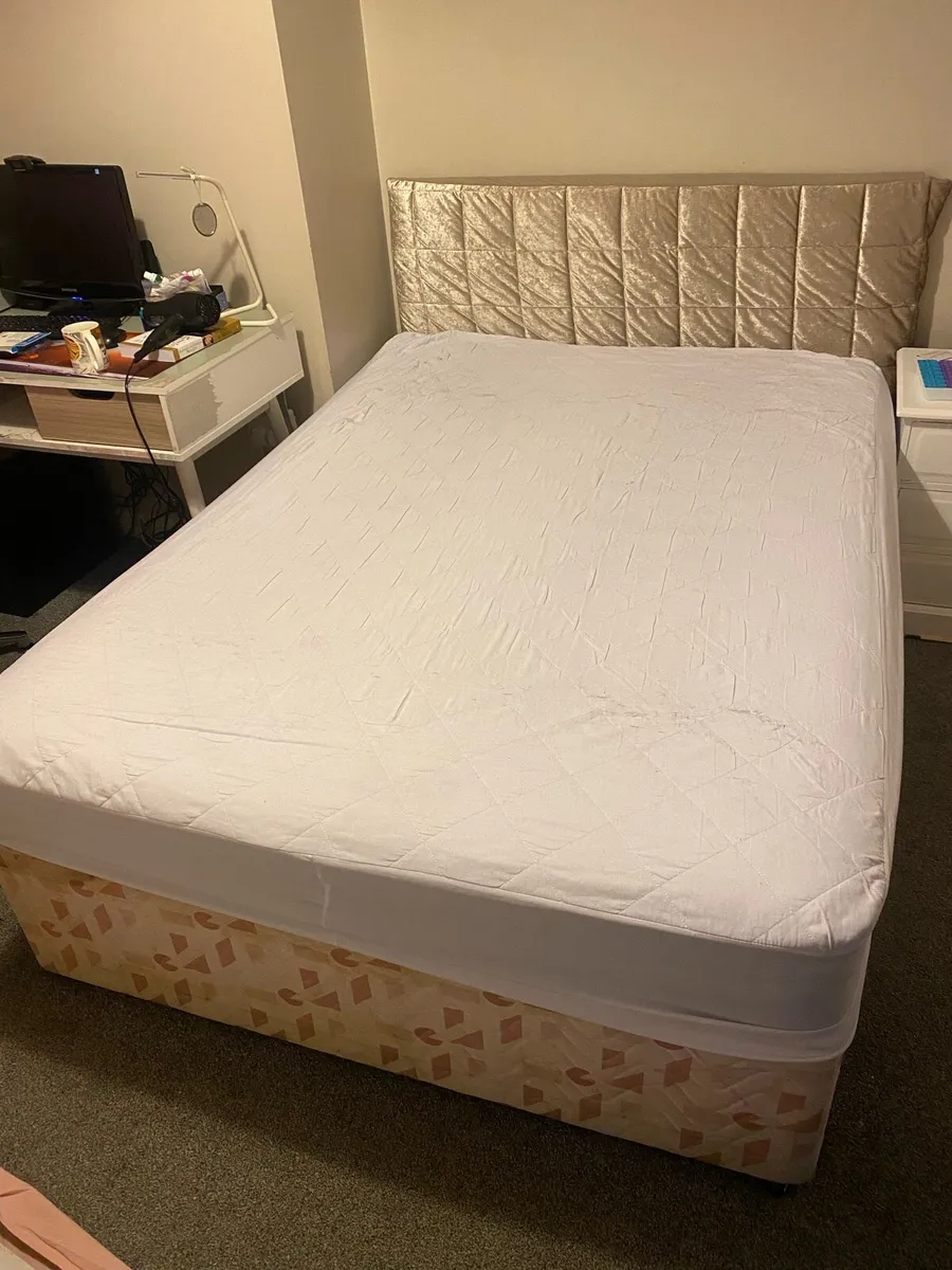 Bed with mattress - Image 2