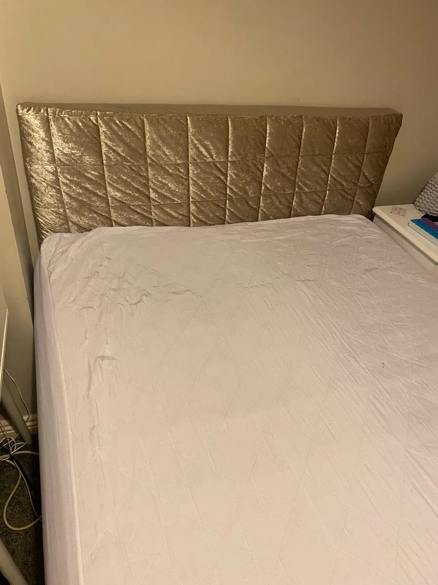 Bed with mattress - Image 3