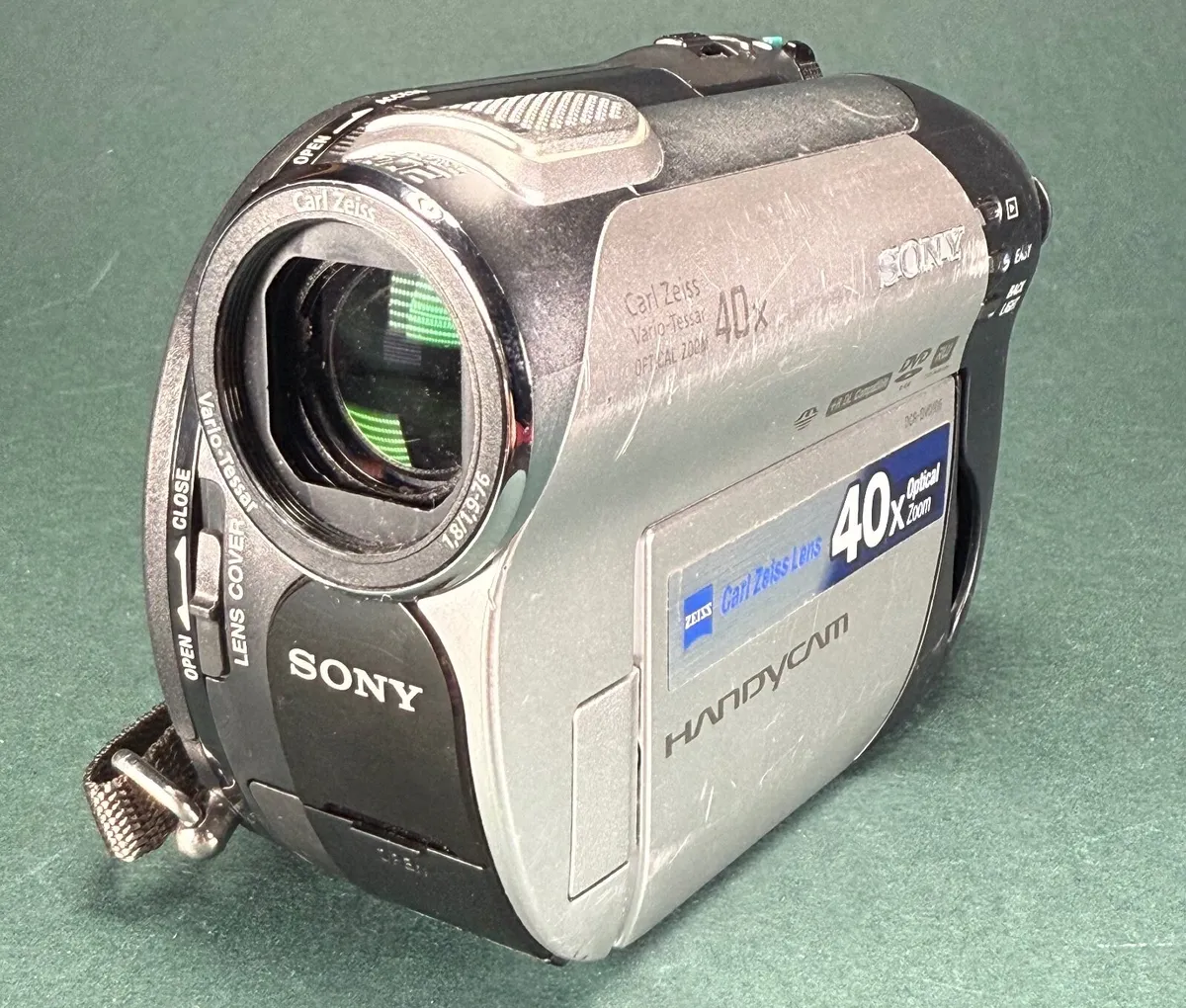 Sony DCR-DVD106E digital video camera recorder - Image 2