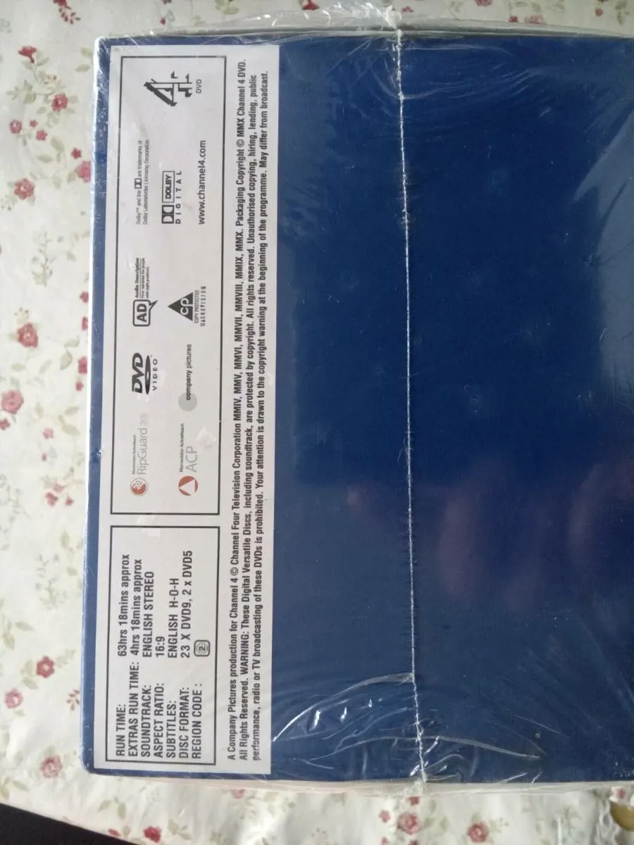 SHAMLESS DVD BOX SET - Image 4